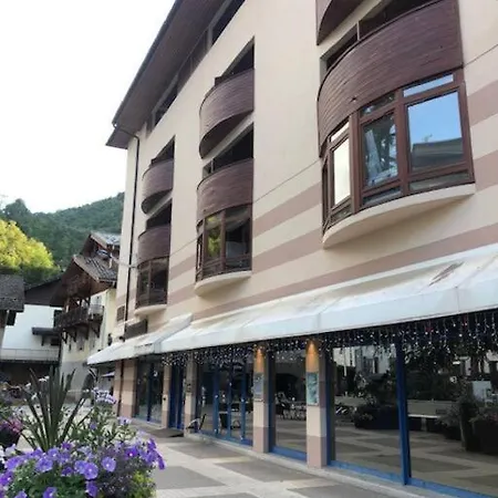 Acacia Les Bains 公寓 *